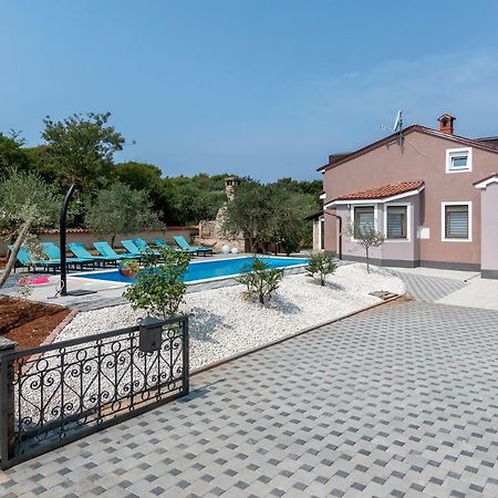 Villa Sunshine Pula Exteriör bild