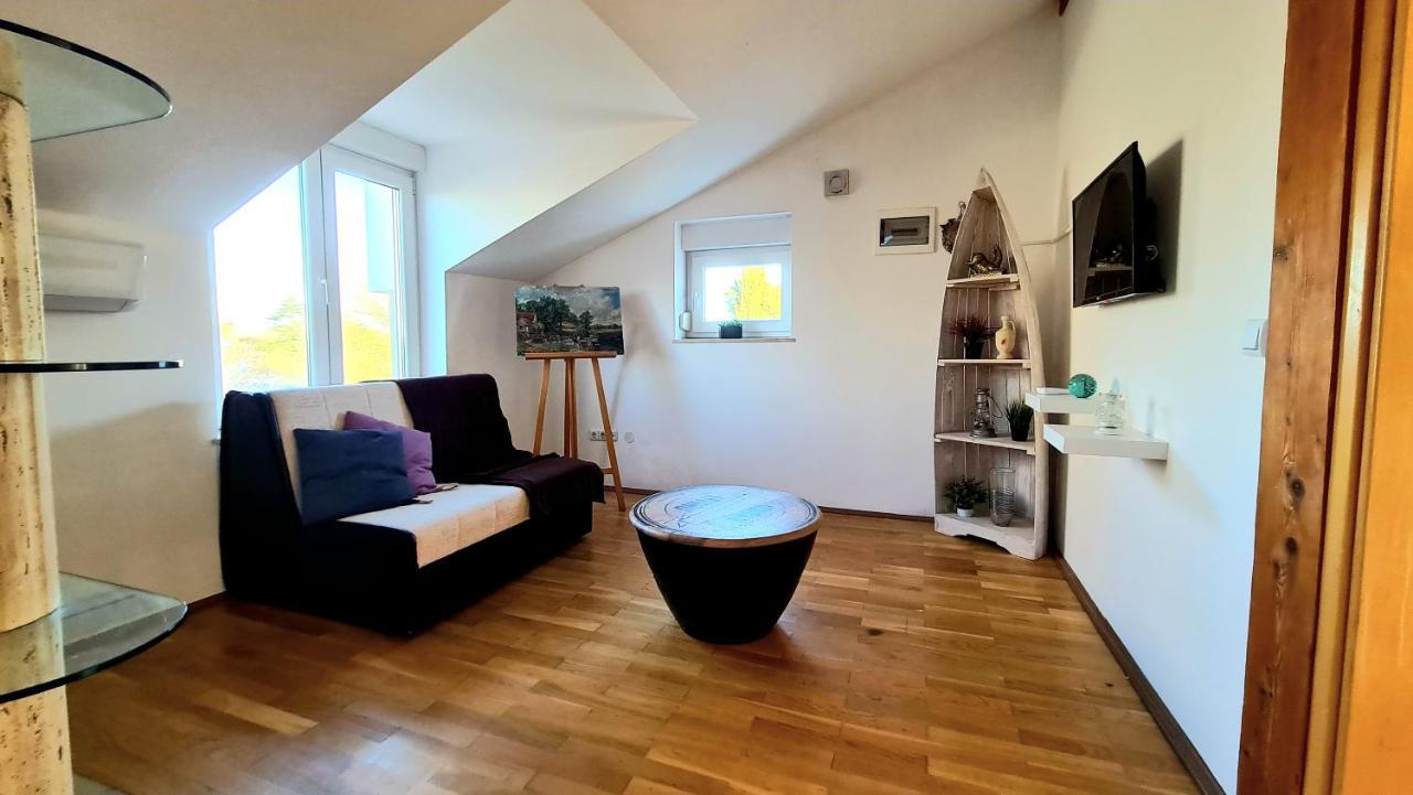 Villa Sunshine Pula Exteriör bild