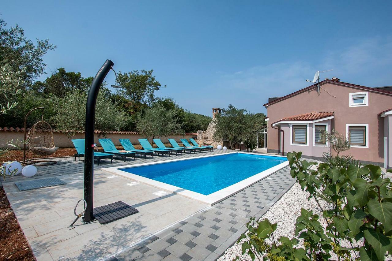Villa Sunshine Pula Exteriör bild