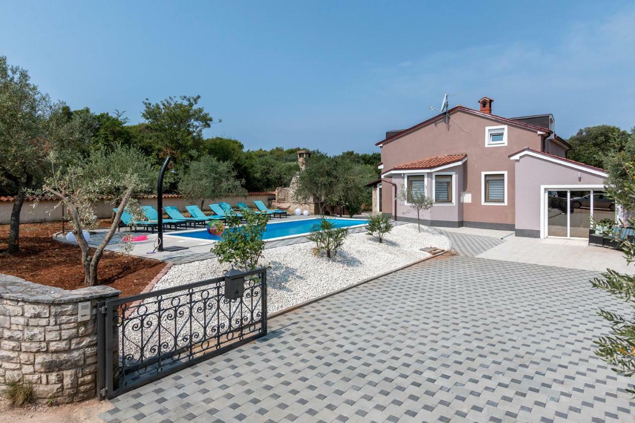 Villa Sunshine Pula Exteriör bild