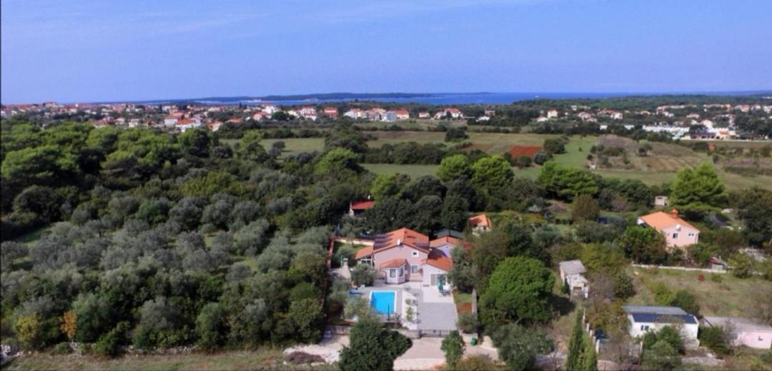 Villa Sunshine Pula Exteriör bild